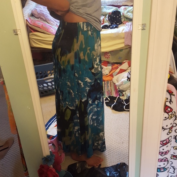Abstract pattern skirt - Picture 2 of 2
